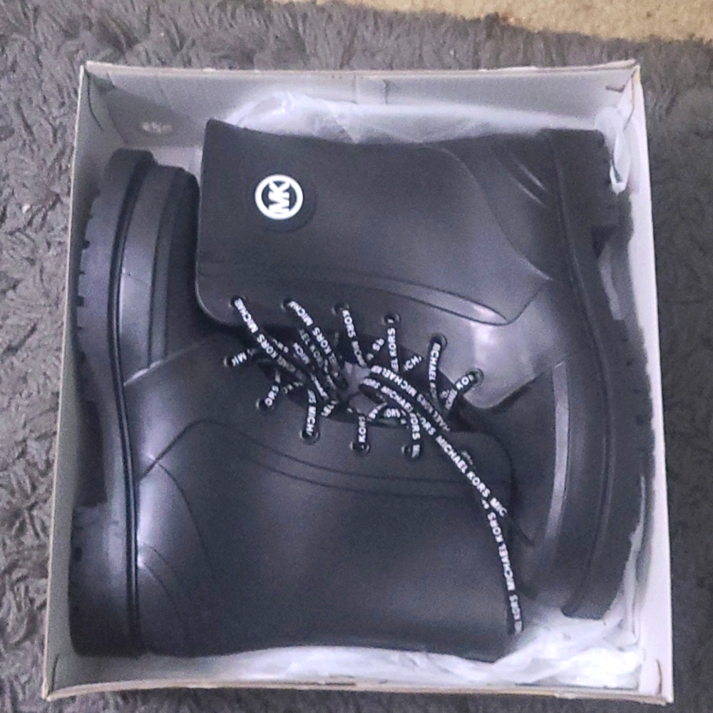 Like New Women's Montaigne Lace-Up Cozy Lug Sole Rain Boots